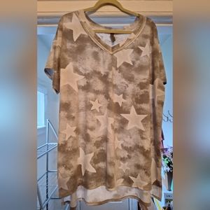 HoneyMe brand Short Sleeve High-Low V-neck Star Print Top